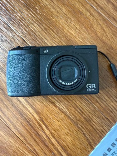 Ricoh digital compact - gr, ii