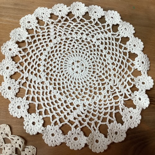 Crochet table plant place - table,