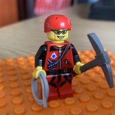 LEGO Minifigures Mountain