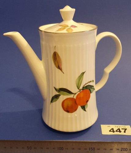 Royal worcester evesham gold - worcester,