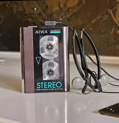 Aiwa walkman cassette player - cassette,