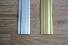 CARPET & FLOORING DOOR STICK