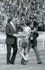 LAWRIE McMENEMY- SOUTHAMPTON MANAGER 1976 CUP WINNERS  -  HAND SIGNED 12x8 PHOTO