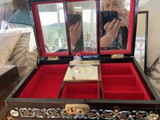 Vintage MusicalJewelry Box