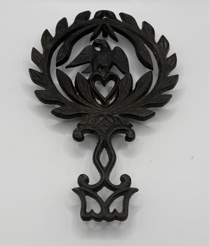 Cast iron eagle heart trivet - cast,