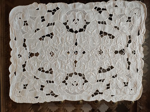 Beautiful vintage cut out - beautiful,