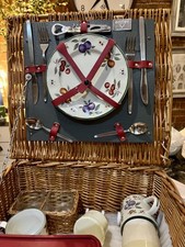 VINTAGE RETRO ANTLER PICNIC HAMPER FOR 2 - PORCELAIN CROCKERY