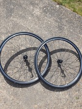 Cole Rollen lite wheelset 700c, 10spd Shimano hub, near mint condition.