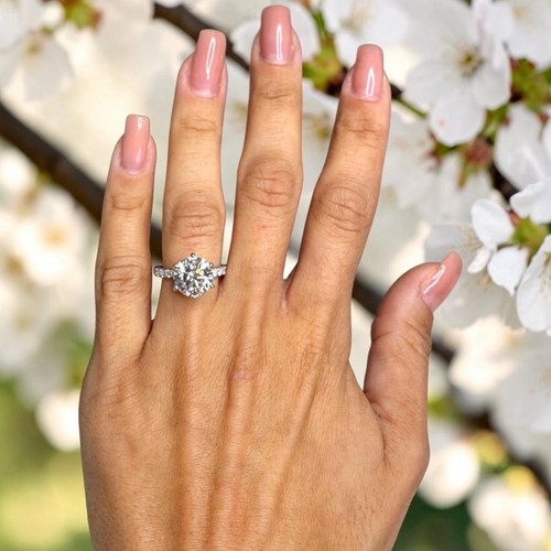 Round cut diamond wedding - cut,