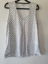 Sandwich Patterned White V