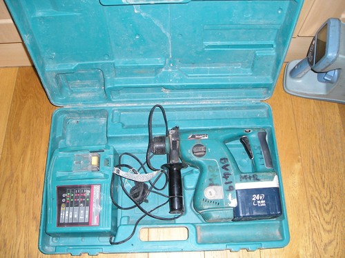 Makita cordless hammer drill