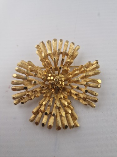 Gold tone starburst floral - tone,