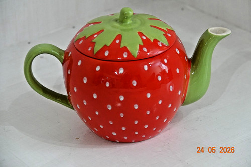 Novelty strawberry teapot