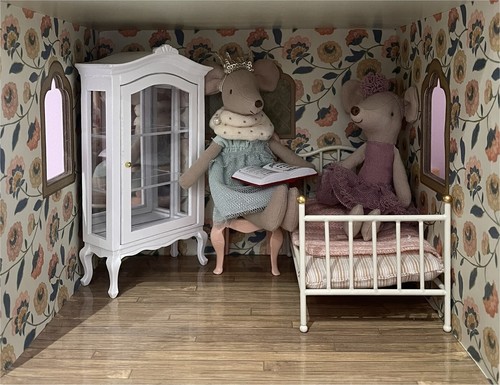 Scale dollhouse mouse - scale,