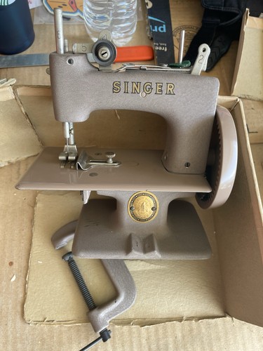 Singer sewhandy model - model, 20