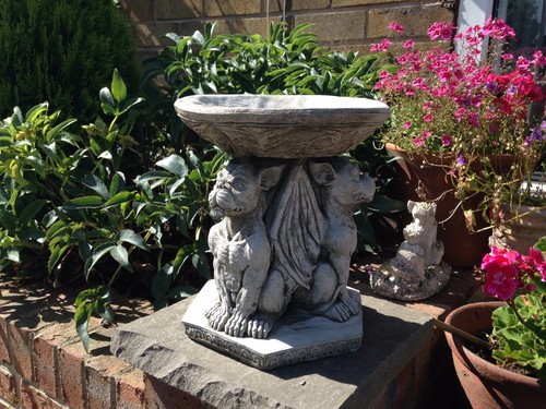 Gargoyle dogs with - with, wings