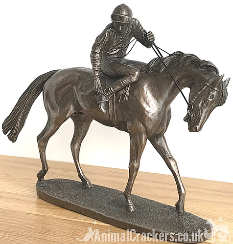 Parade racehorse sculpture - on,