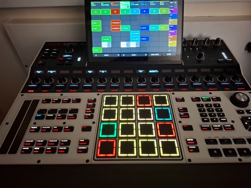Akai professional mpc - akai,