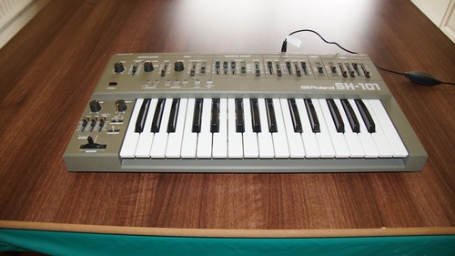 Roland 101 synthesizer - roland,