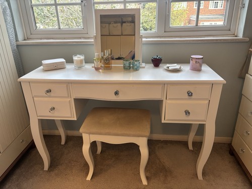 Dressing table stool note - table,