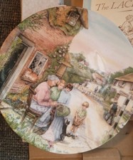 ? A VINTAGE ROYAL DOULTON DISPLAY PLATE BY ‘SUSAN NEALE’ “THE LACEMAKER”.