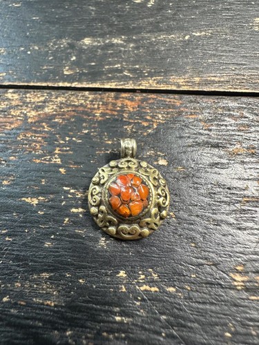 Vintage brass coral pendant - brass,