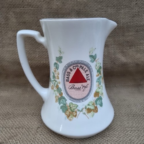 Vintage wade bass co - vintage, pale