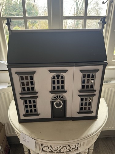 Painted vintage dolls house - dolls,