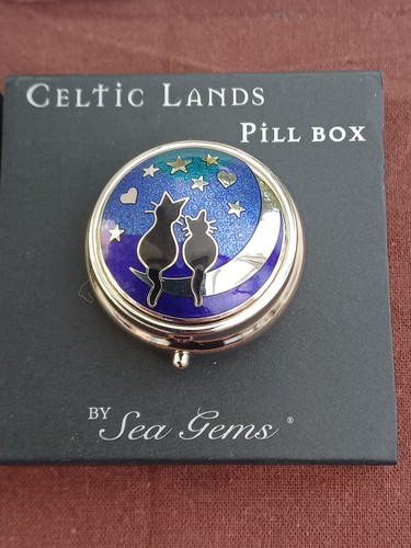 Celtic lands sea gems cats - celtic,