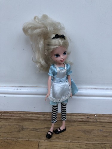 Moxie girls holiday doll - doll, avery