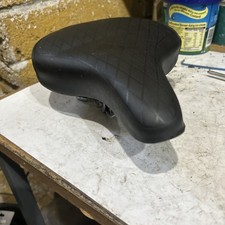 Active Wide Sprung Comfort Saddle Length: 240mm Width: 195mm Height: 100mm