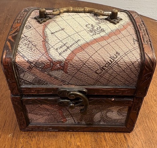 Vintage pirate treasure chest - treasure,