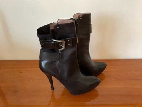 Ladies short black boots - short,