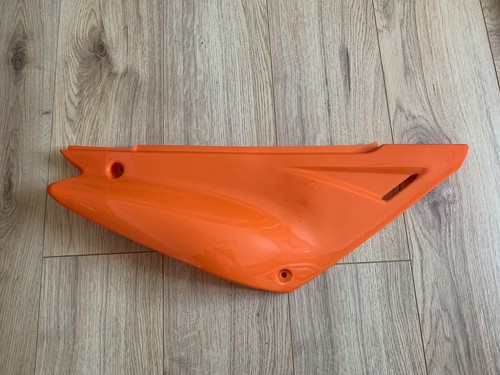 Rear right side panel plastic - side,