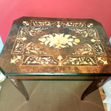 Italian Lacquered Musical