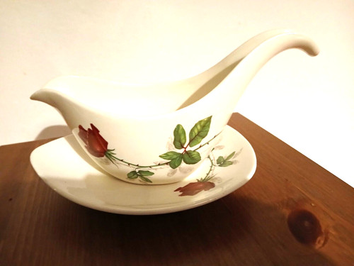 Midwinter pottery gravy boat - ,