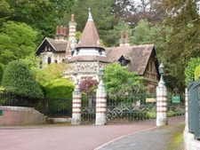 Photo 6x4 Lodge and Gates