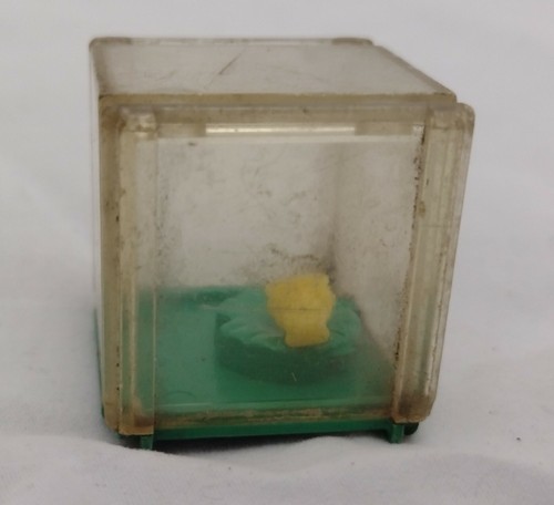 Vintage plastic leap frog - plastic, lily