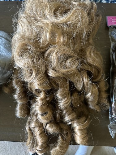 Womens costume wigs - costume,