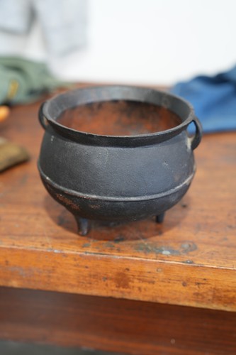 Antique cast iron cauldron tri - antique,