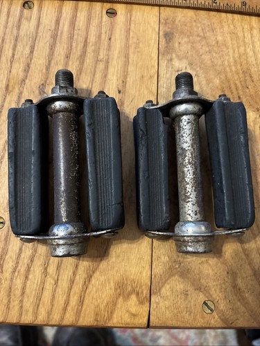 Vintage 1950s schwinn pedals - 1950s,