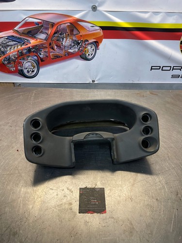 Porsche 928 black dashboard