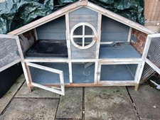 'Foxglove' Rabbit hutch -