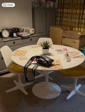 Arkana Table and four chairs