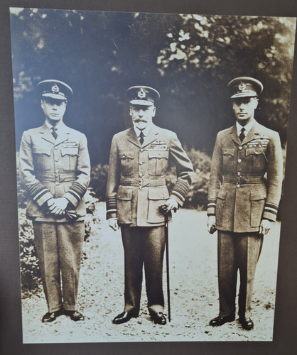 Large photograph 3 - large,