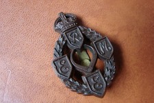 REME Royal Electrical Mechanical Engineers WW2 Economy plastic cap badge.