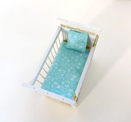 Dolls house 12th green cot - house,