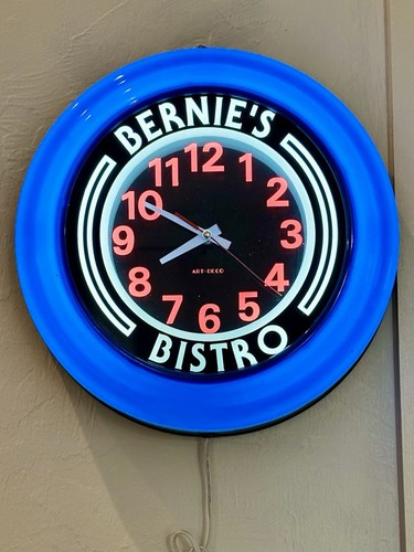 Bernie bistro art - bernie’s, deco