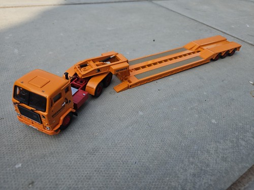 Hoveringham low loader lorry - low,