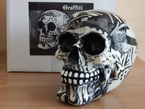 Graffiti art skull ornament - art,